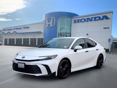 Used 2025 Toyota Camry SE w/ Multimedia Upgrade Package FWD image 1