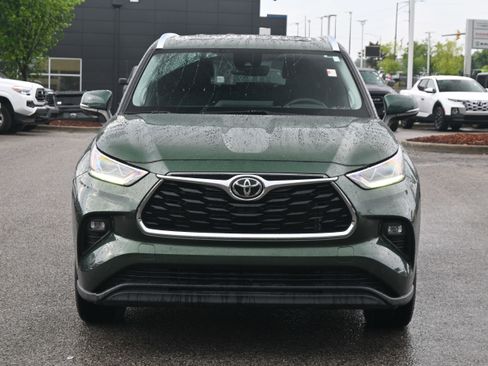 Used 2023 Toyota Highlander Limited FWD image 3