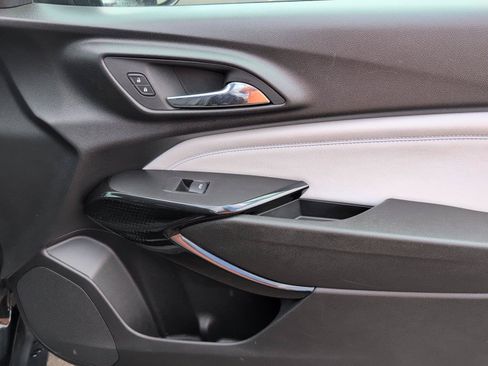 Used 2024 Chevrolet Trax LT FWD image 38