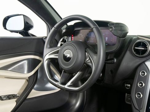 Used 2024 McLaren 750S Spider RWD image 29