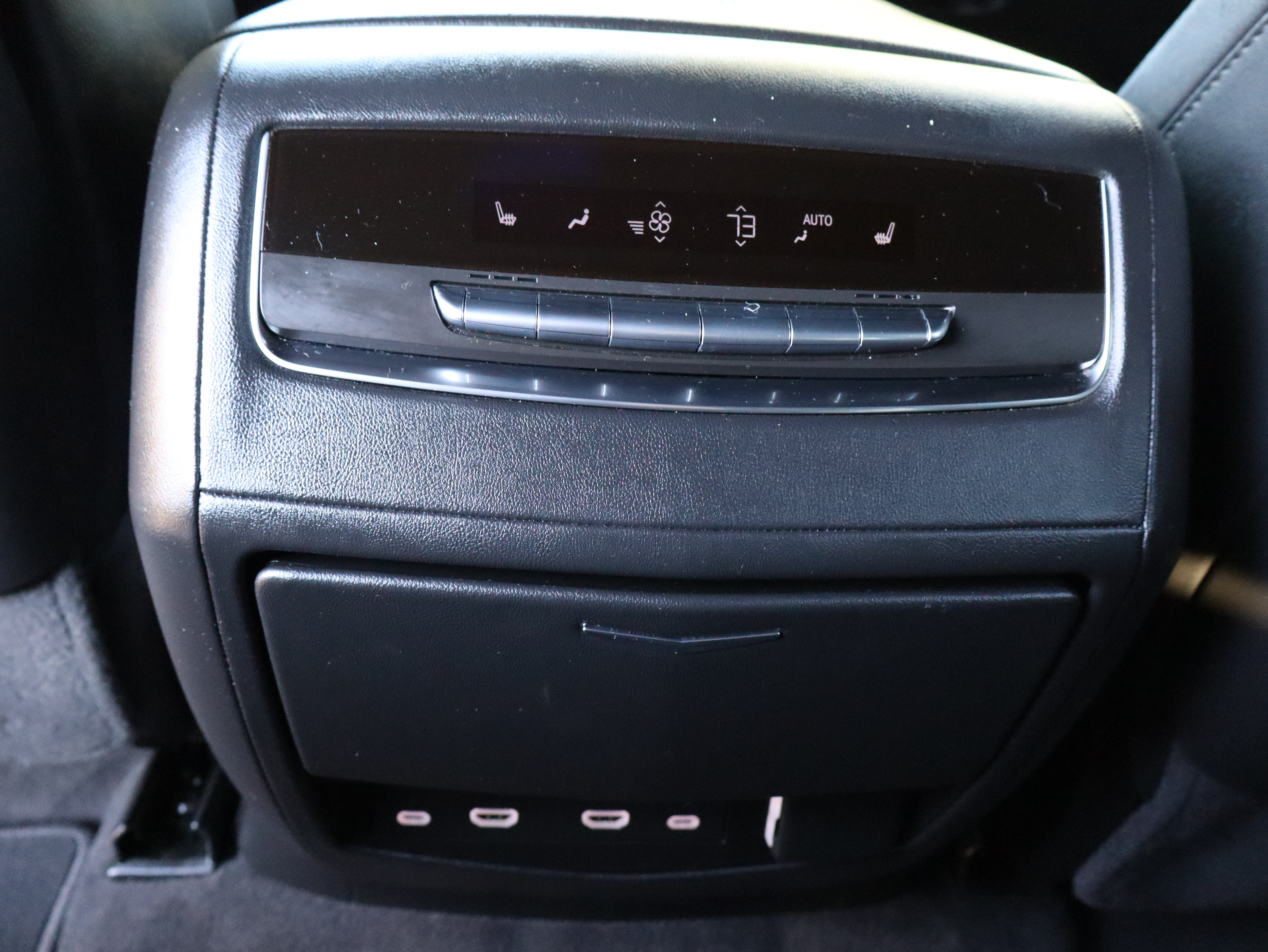 Used 2024 Cadillac Escalade ESV Premium Luxury AWD/4WD image 22