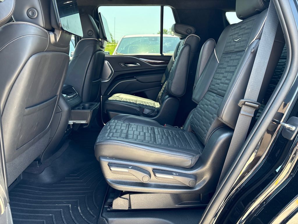 Used 2022 Cadillac Escalade Sport Platinum w/ LPO, ONYX Package AWD/4WD image 18