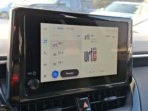 Used 2023 Toyota Corolla LE image 8