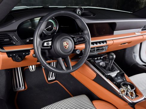 Used 2024 Porsche 911 Carrera S image 4