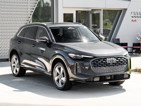 Certified 2025 Audi Q5 Premium w/ Premium Plus AWD/4WD image 2