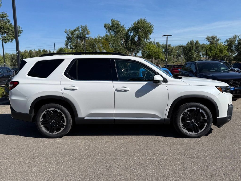 New 2026 Honda Pilot Touring image 4