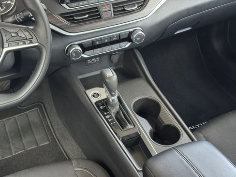Used 2025 Nissan Altima 2.5 SV FWD image 42