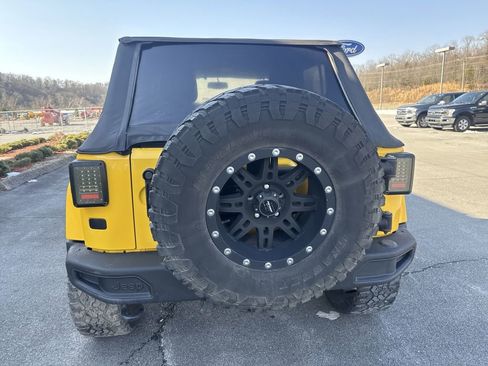Used 2015 Jeep Wrangler Unlimited Sahara image 5