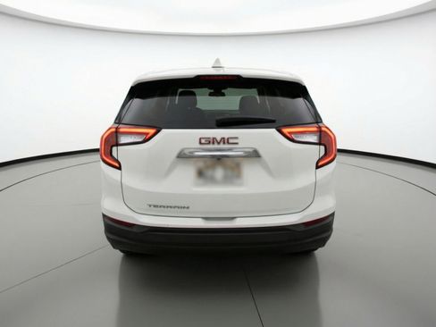 Used 2024 GMC Terrain SLE FWD image 7