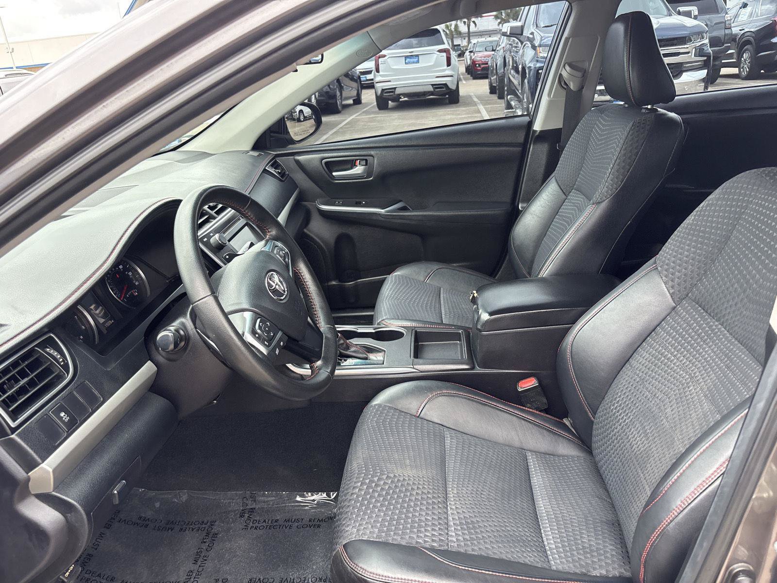 Used 2015 Toyota Camry SE FWD image 22