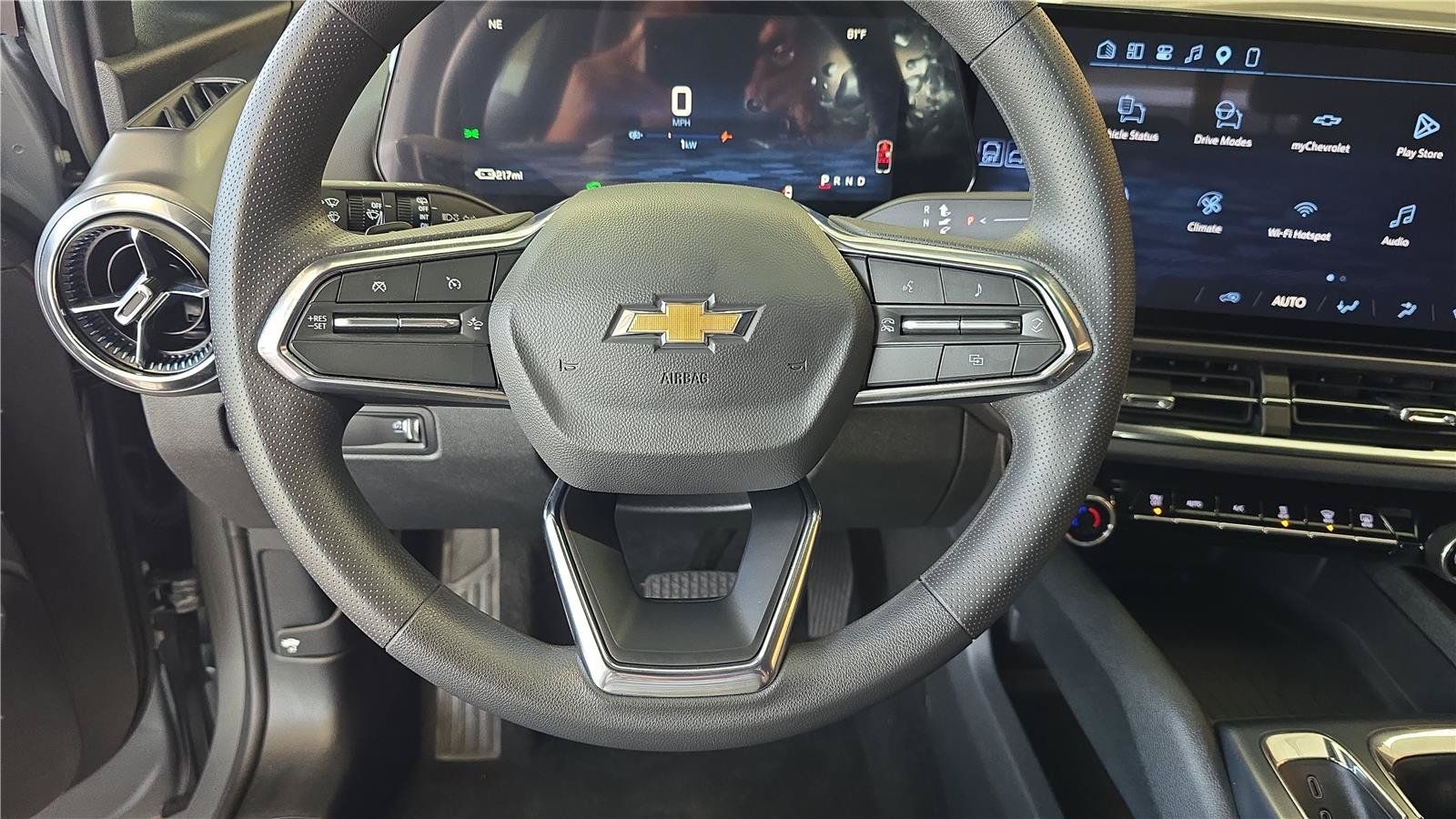 Used 2026 Chevrolet Equinox EV LT FWD image 26