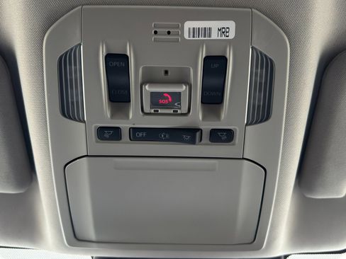 Used 2020 Toyota Highlander XLE image 33