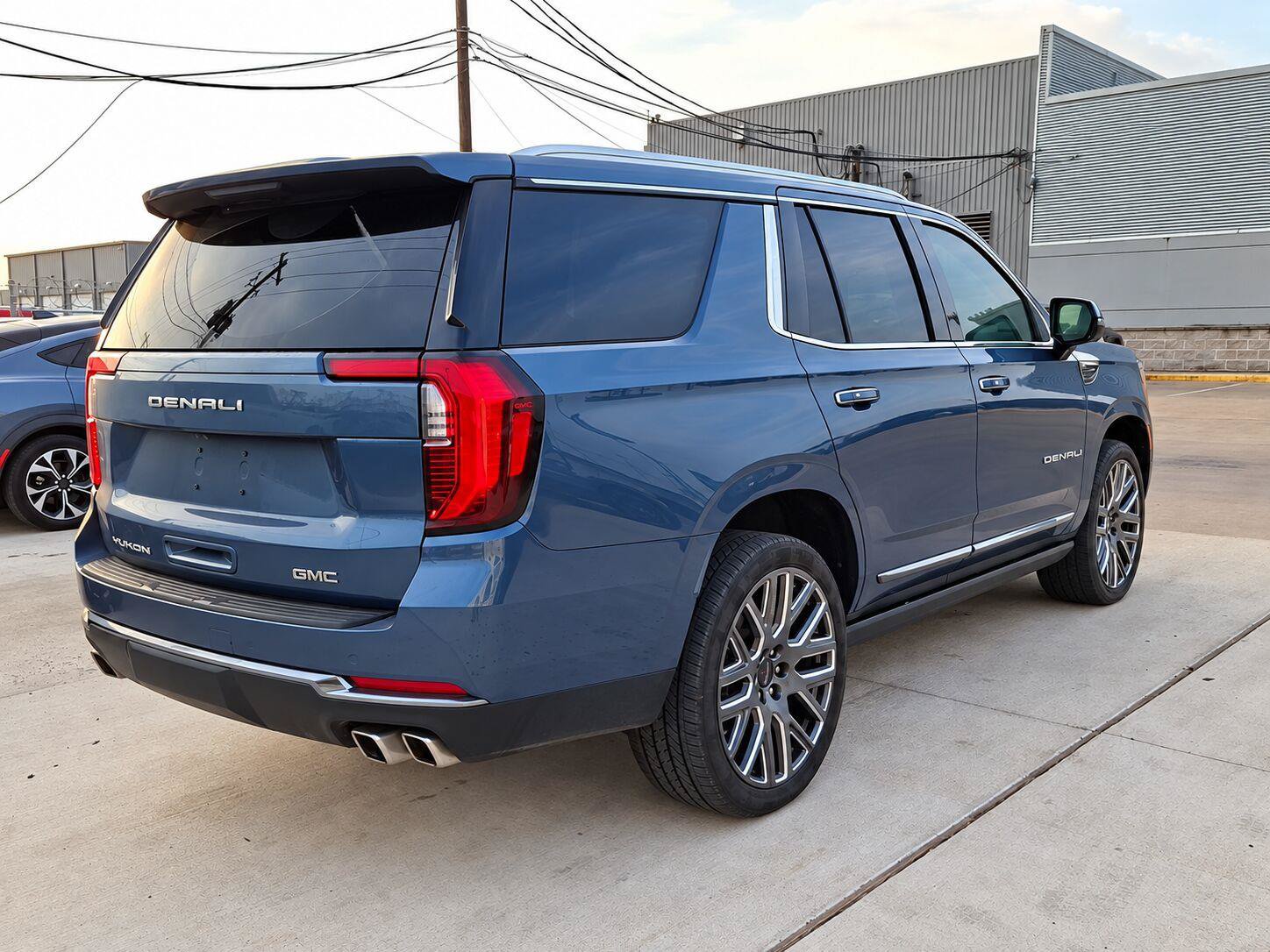Used 2025 GMC Yukon Denali Ultimate AWD/4WD image 29