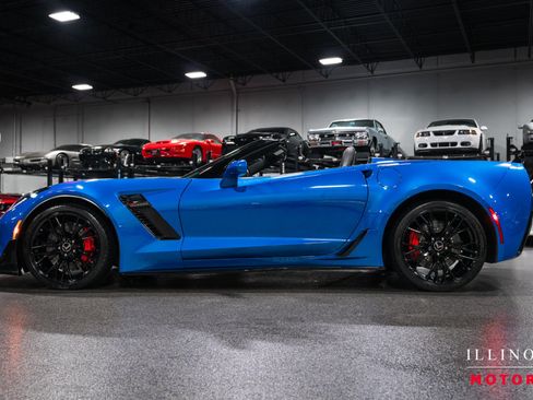 Used 2015 Chevrolet Corvette Z06 w/ 3LZ Preferred Equipment Group RWD image 2