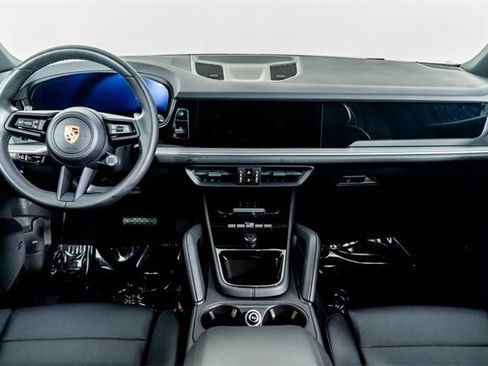 Used 2025 Porsche Cayenne image 22