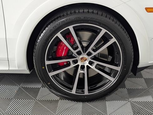 New 2026 Porsche Cayenne GTS AWD/4WD image 14