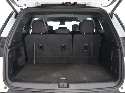 Used 2025 GMC Acadia Elevation image 32