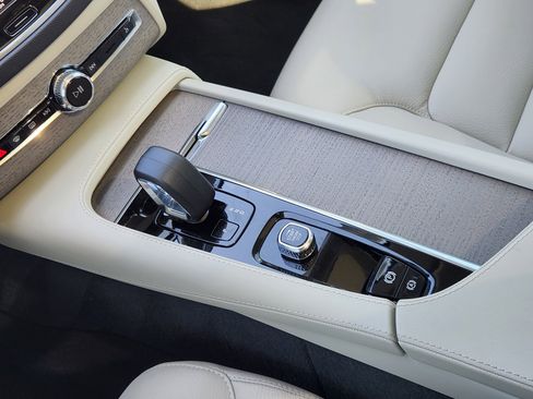 Certified 2025 Volvo XC90 B6 Plus w/ Protection Package Premier image 29