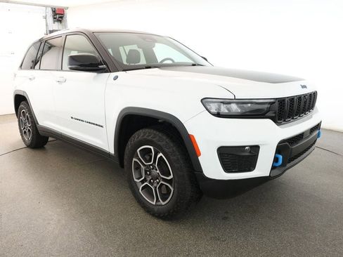 Used 2023 Jeep Grand Cherokee Trailhawk image 3