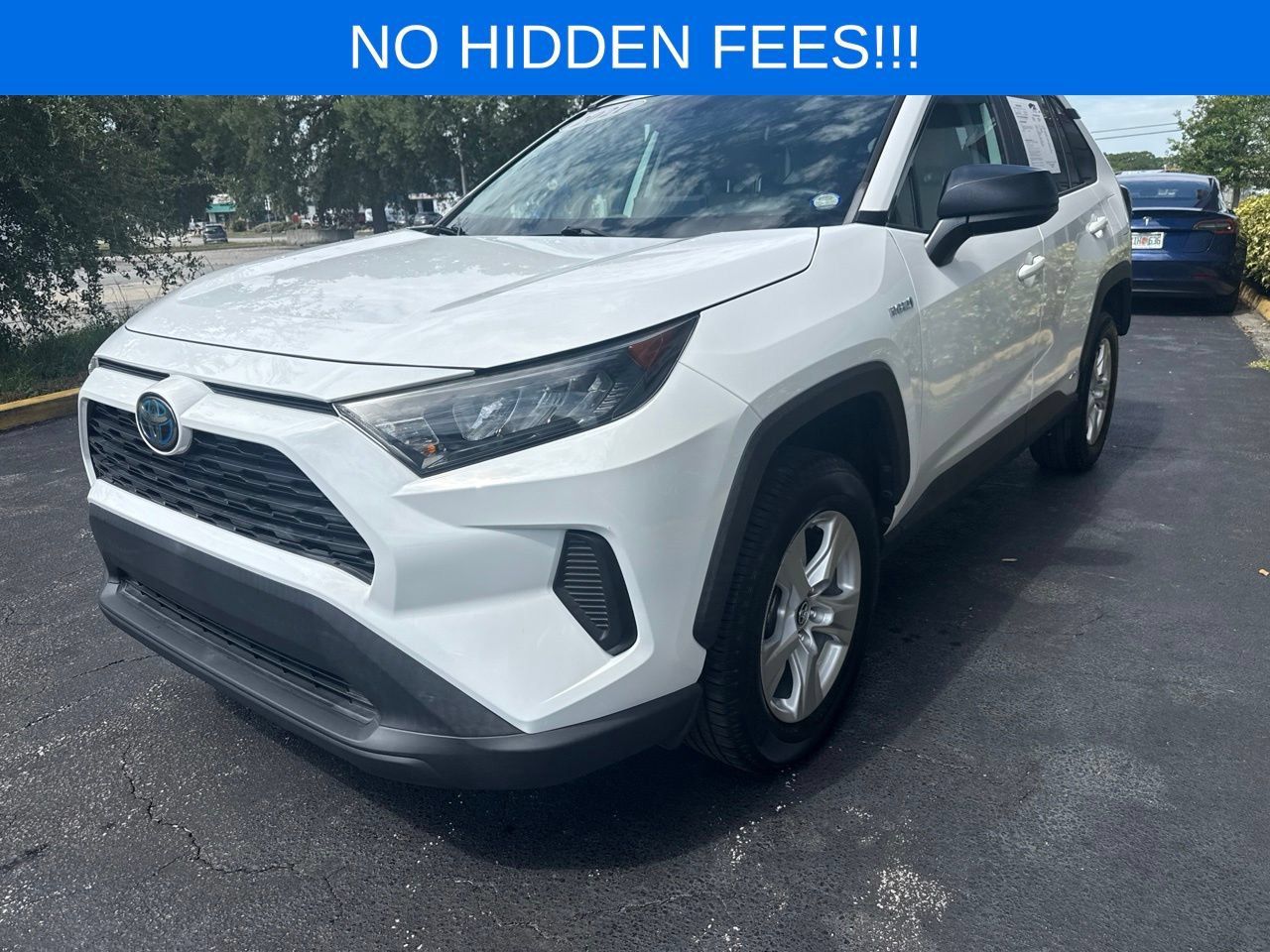 Used 2021 Toyota RAV4 LE AWD/4WD image 3