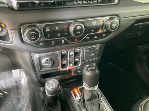 Used 2025 Jeep Wrangler Unlimited Sahara w/ Safety Group AWD/4WD image 28