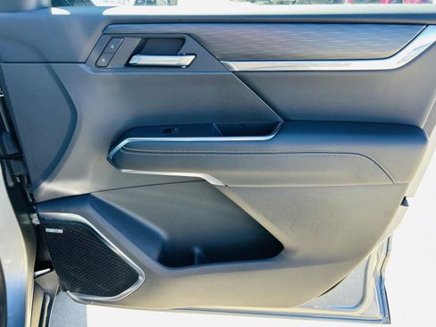 Used 2024 GMC Acadia Elevation w/ Black Edition image 38