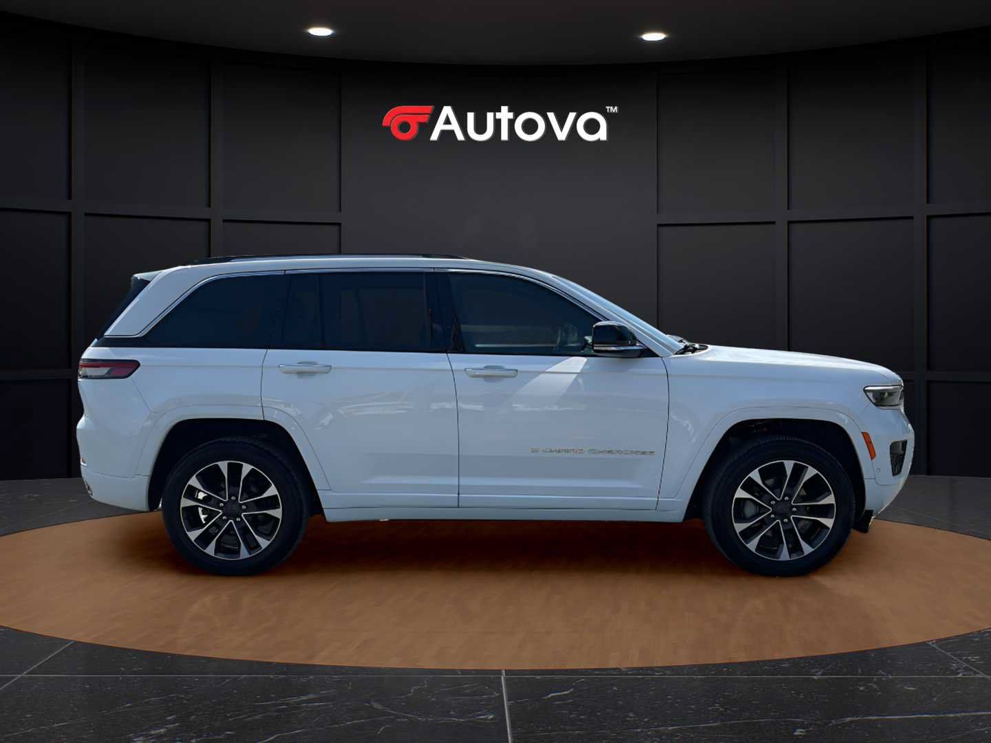Used 2023 Jeep Grand Cherokee Overland AWD/4WD image 6