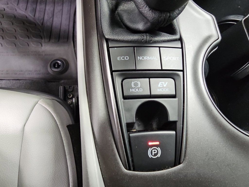 Used 2021 Toyota Camry SE FWD image 20