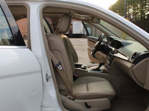 Used 2014 Mercedes-Benz C 250 Sedan image 7