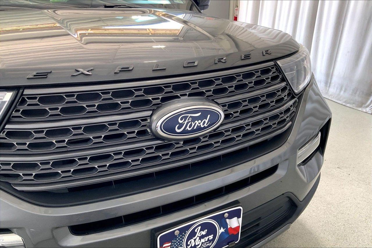 Used 2023 Ford Explorer XLT w/ Equipment Group 202A RWD image 7