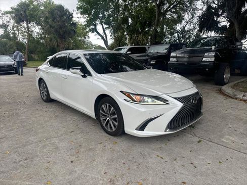 Used 2021 Lexus ES 350 w/ Premium Package FWD image 4
