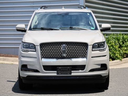 Used 2023 Lincoln Navigator Reserve AWD/4WD image 2