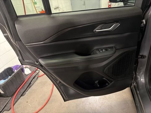 Used 2023 Jeep Grand Cherokee Altitude image 10