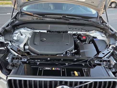 Used 2022 Volvo XC60 B6 Inscription w/ Climate Package image 10