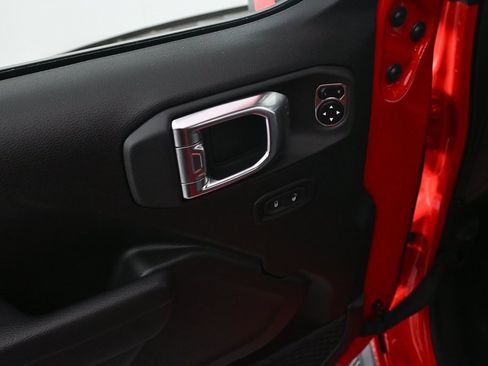 Used 2025 Jeep Gladiator Sport image 6