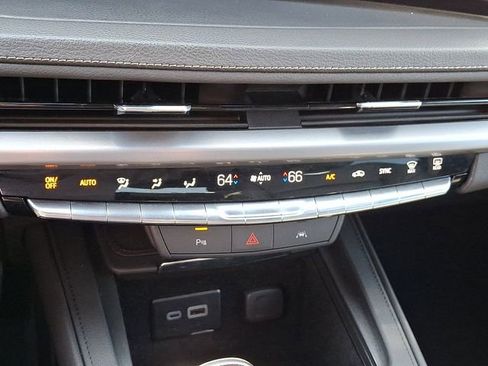 Certified 2025 Cadillac XT4 Premium Luxury image 18