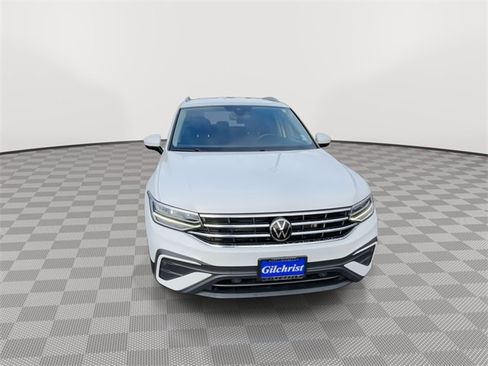 Used 2022 Volkswagen Tiguan SE image 3