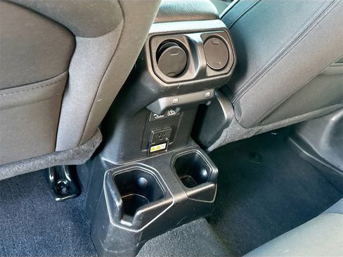 Used 2022 Jeep Gladiator Willys image 28