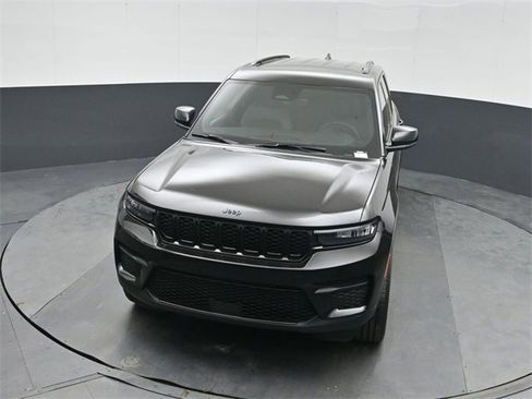 New 2025 Jeep Grand Cherokee Altitude image 37