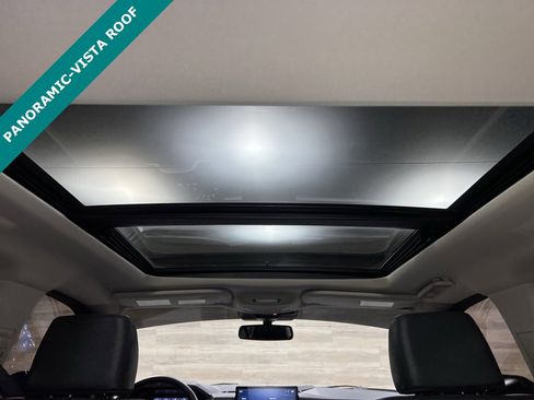 Used 2023 Ford Expedition XLT image 5