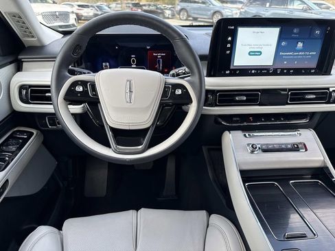 Certified 2025 Lincoln Aviator Reserve w/ Equipment Group 201A image 17