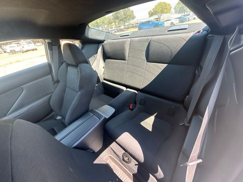 Used 2023 Toyota GR86 w/ ALL Weather Mat Package (TMS) RWD image 11