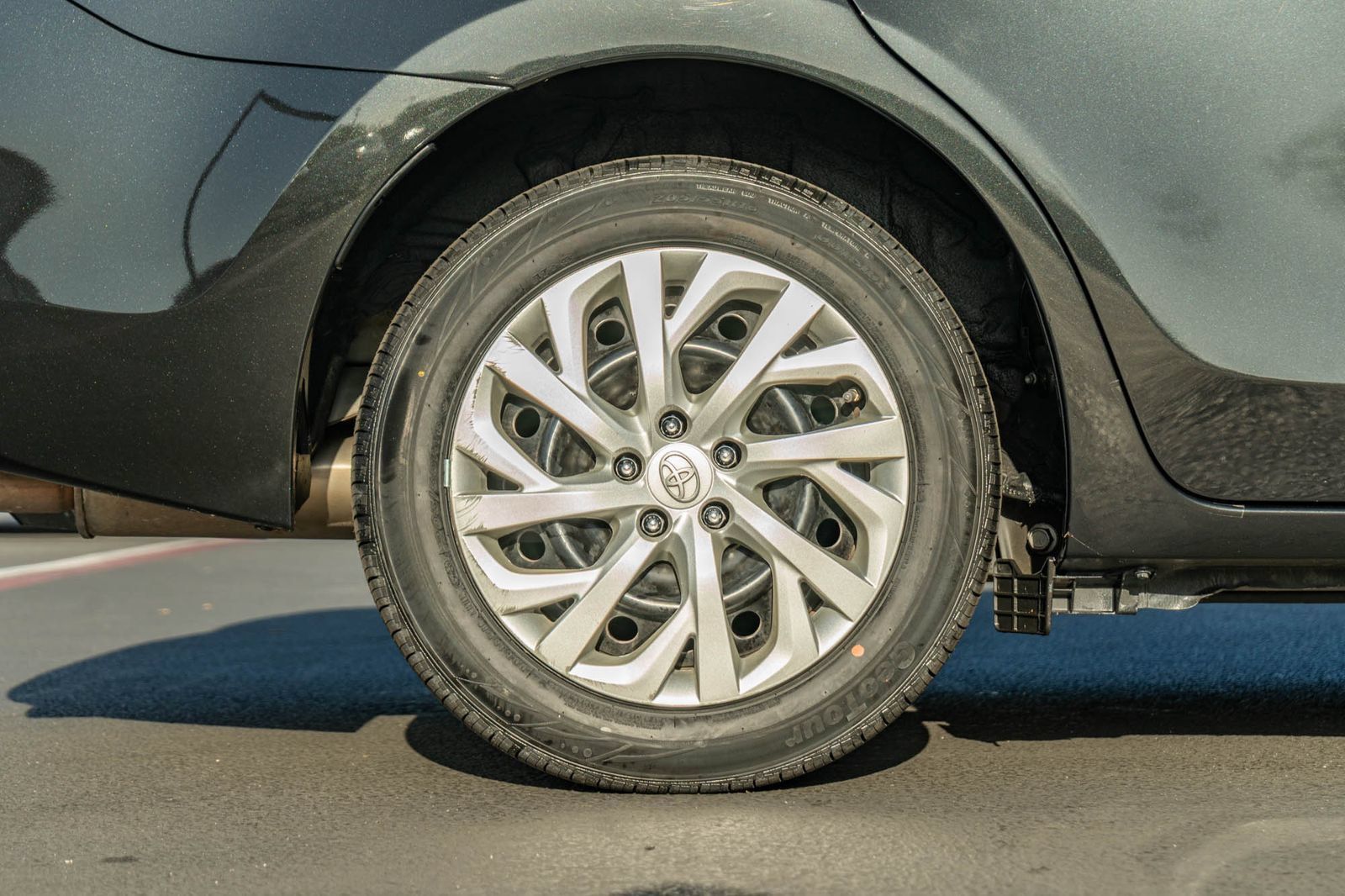 Used 2019 Toyota Corolla LE w/ Carpet Mat Package (TMS) FWD image 11