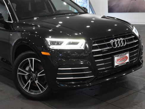 Used 2020 Audi Q5 e Premium Plus w/ Premium Plus Package image 3