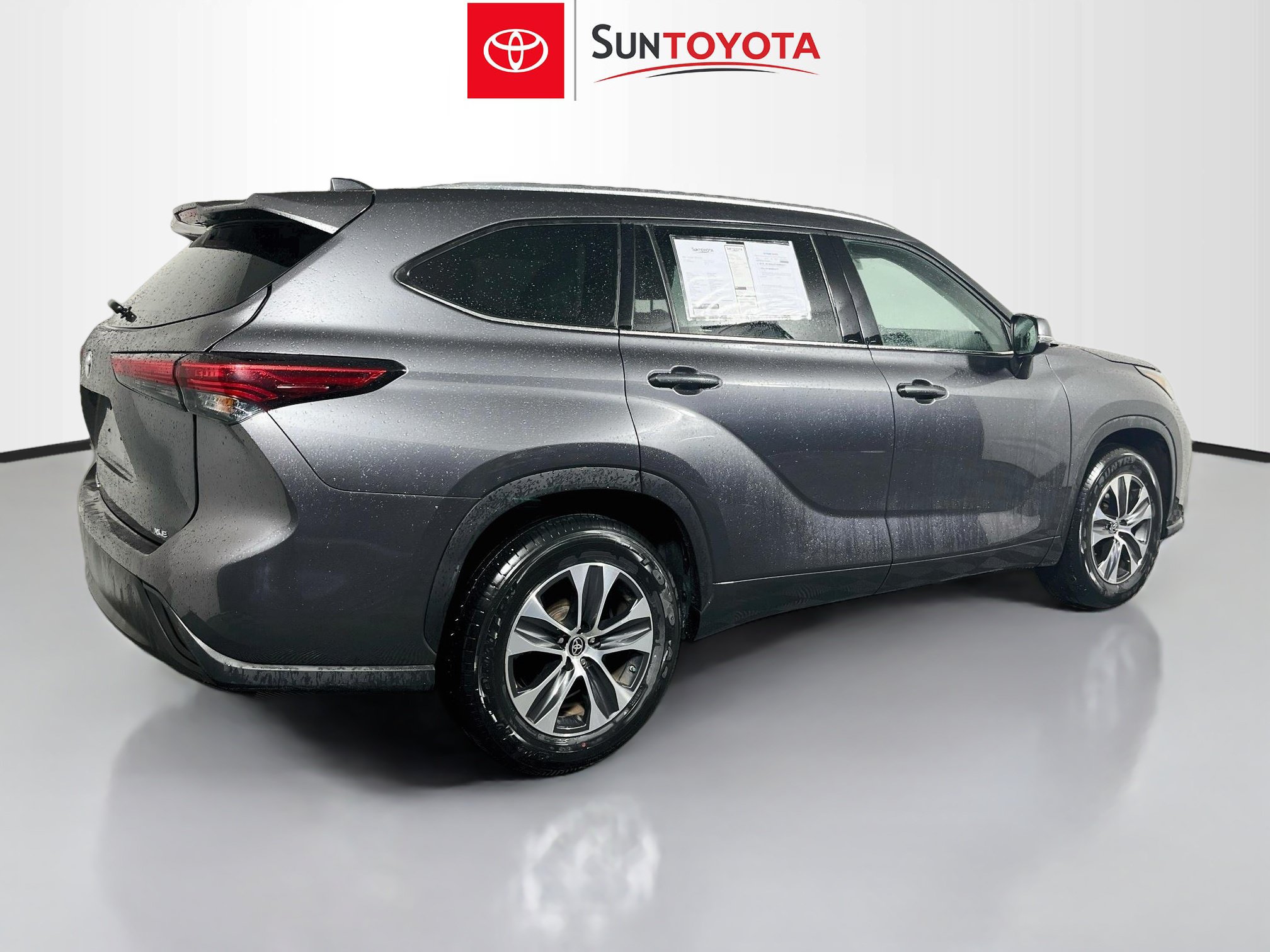 Used 2021 Toyota Highlander XLE FWD image 4