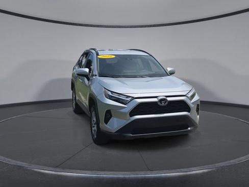 Used 2025 Toyota RAV4 LE AWD/4WD image 3