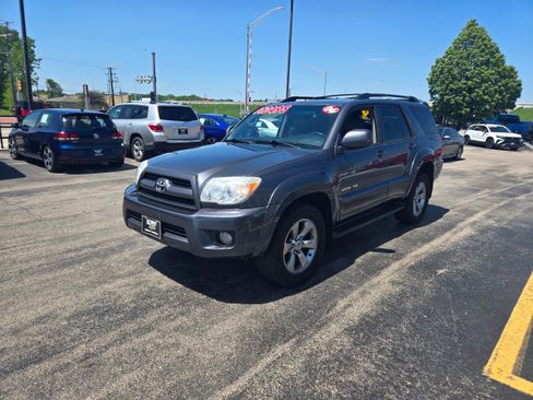 Used 2006 Toyota 4Runner Limited AWD/4WD image 3