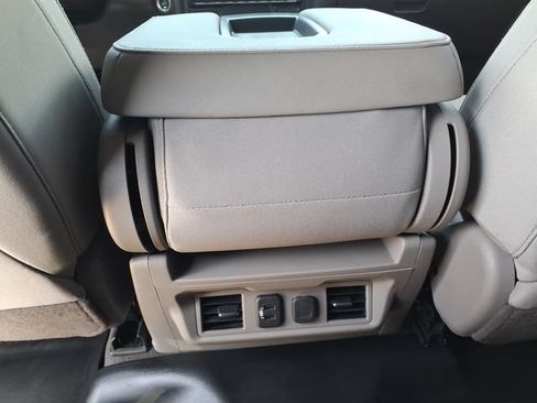 Used 2021 GMC Sierra 2500 SLE w/ SLE Value Package; AWD/4WD image 11