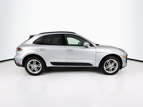 Certified 2025 Porsche Macan image 8