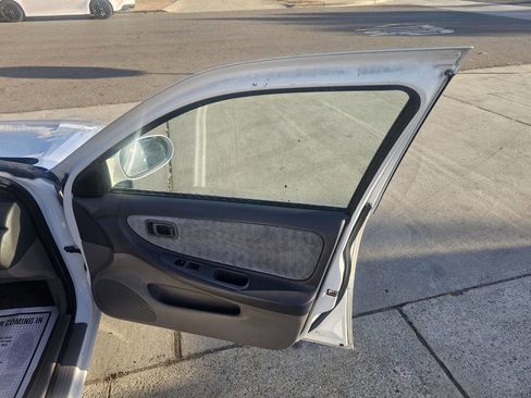 Used 2001 Nissan Altima GXE image 10